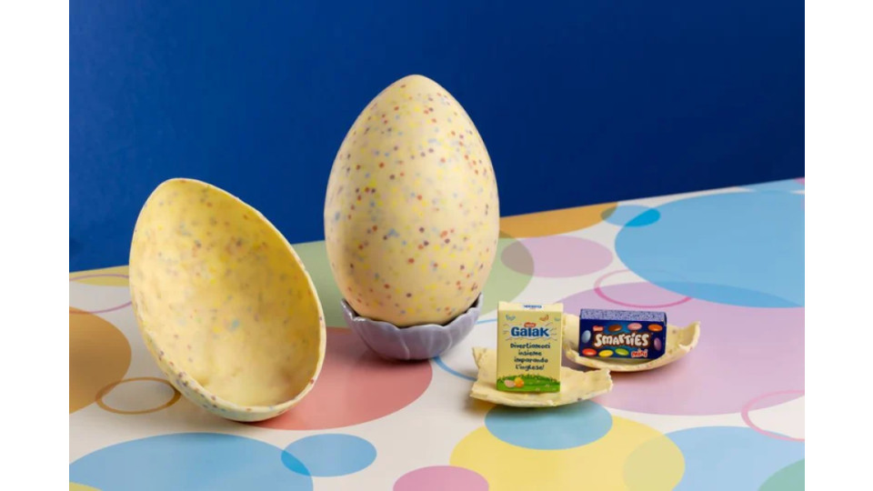 Uovo di Pasqua Cioccolato Bianco con Sorpresa e Mini SMARTIES 240g