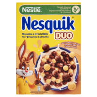 NESQUIK DUO Palline di cereali al cioccolato e palline ricoperte di cioccolato bianco