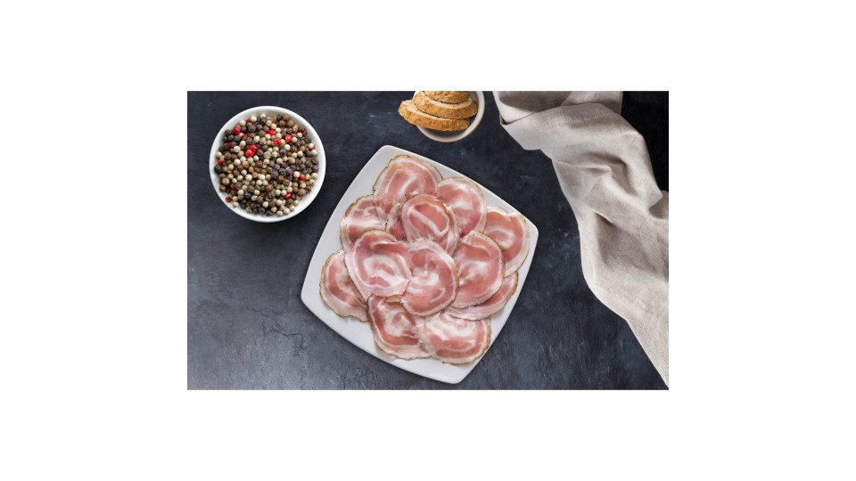 Salumificio Aurora pancetta arrotolata senza cotenna al pepe...