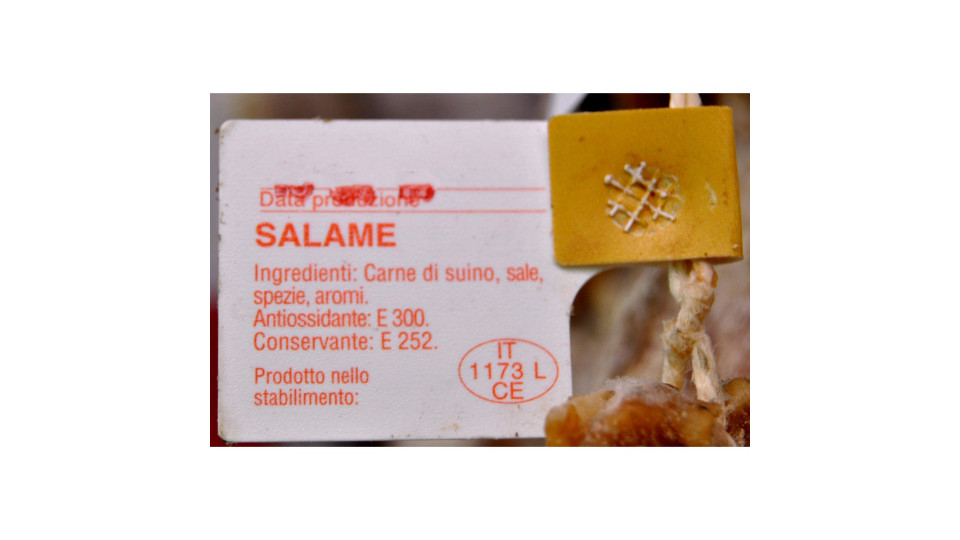 Salame con aglio Pezzi gr.650