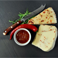 L'infuocato formaggio pecora/capra al peperoncino gr.250