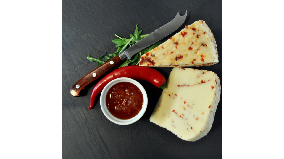 L'infuocato formaggio pecora/capra al peperoncino gr.250