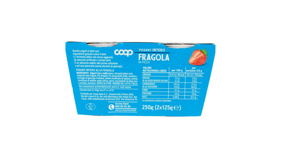 Yogurt Intero Con Fragola In Pezzi