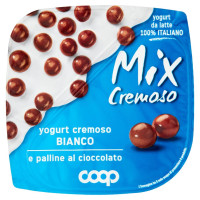 Mix Cremoso Yogurt Bianco Cremoso Dolce E Palline Al Cioccolato