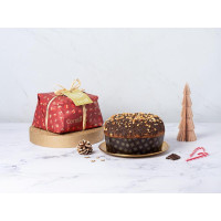 Panettone al cioccolato ricoperto di nocciole Cortilia