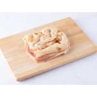 Pinsa con prosciutto crudo e crema di provolone