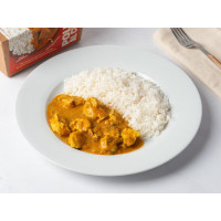 Pollo al curry con verdure con riso basmati