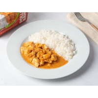 Pollo in salsa cocco e arachidi con riso basmati