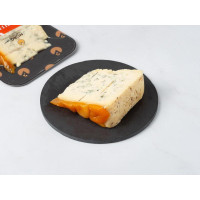 Amaretto erborinato con liquore e albicocche