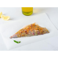 Filetto di orata marinato agli agrumi e verdurine
