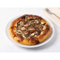 Focaccia farcita con salsiccia e friarielli