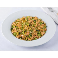 Insalata di cereali con salmone e verdure