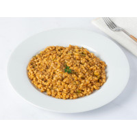 Insalata di orzo, pesto e verdure