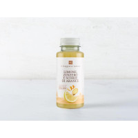 Bevanda di limone, zenzero e scorze di arance