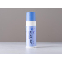Mousse detergente viso delicata con acido ialuronico