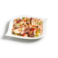 Insalata Di Mare (pesce) Con Verdure Fresche Da Banco