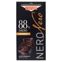 Novi NeroNero 70% Cacao Extra Fondente con Mirtilli Neri e Granella di Mandorle