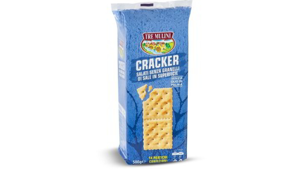 Cracker salati senza granelli di sale in superficie