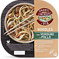 Noodles con verdure e pollo
