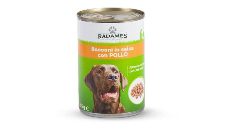 Bocconi in salsa con pollo per cani