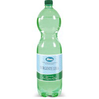 Acqua leggermente frizzante