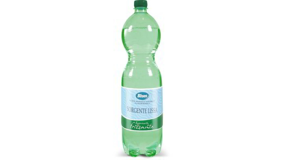 Acqua leggermente frizzante