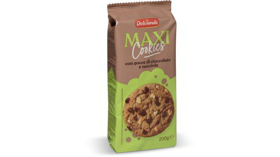 Biscotti maxi cookies con gocce di cioccolato e nocciole