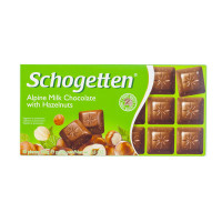 Quadratini di Cioccolato al Latte con Nocciole Tritate