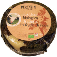 Caciottona di latte di capra affinata in foglie di noce