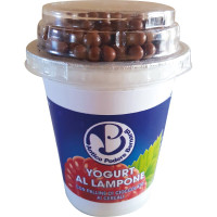 Yogurt al lampone con palline di cioccolato ai cereali