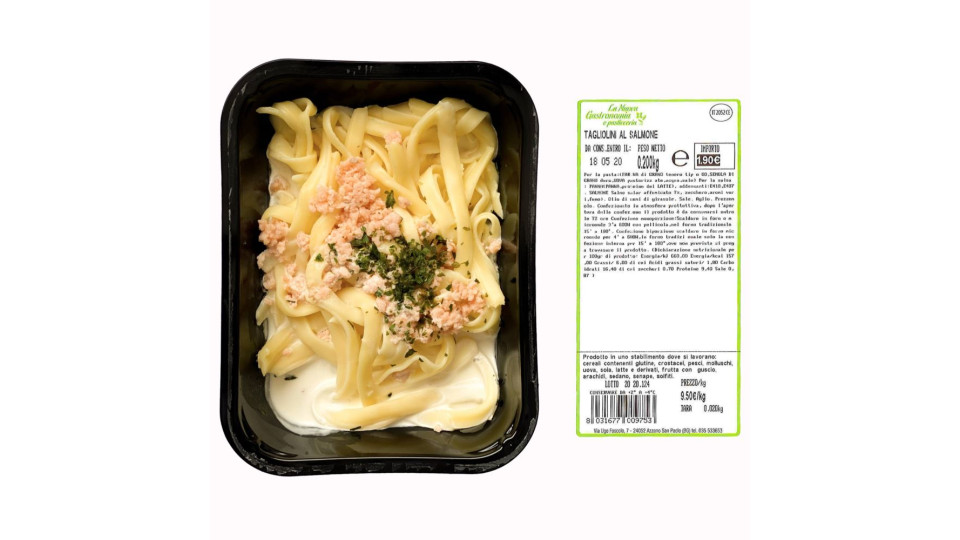 TAGLIOLINI AL SALMONE