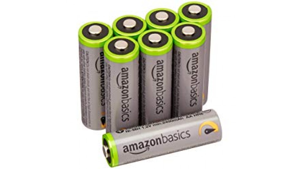 AmazonBasics - Pile Ricaricabili Stilo AA ad alta capacità, pre-caricate, 8 pezzi, durata di 500 cicli (2500 mAh, min. 2400 mAh). Involucro esterno variabile