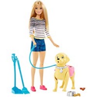 Barbie - A Spasso coi Cuccioli con Cagnolino che Fa i Bisogni e Accessori, Multicolore, DWJ68