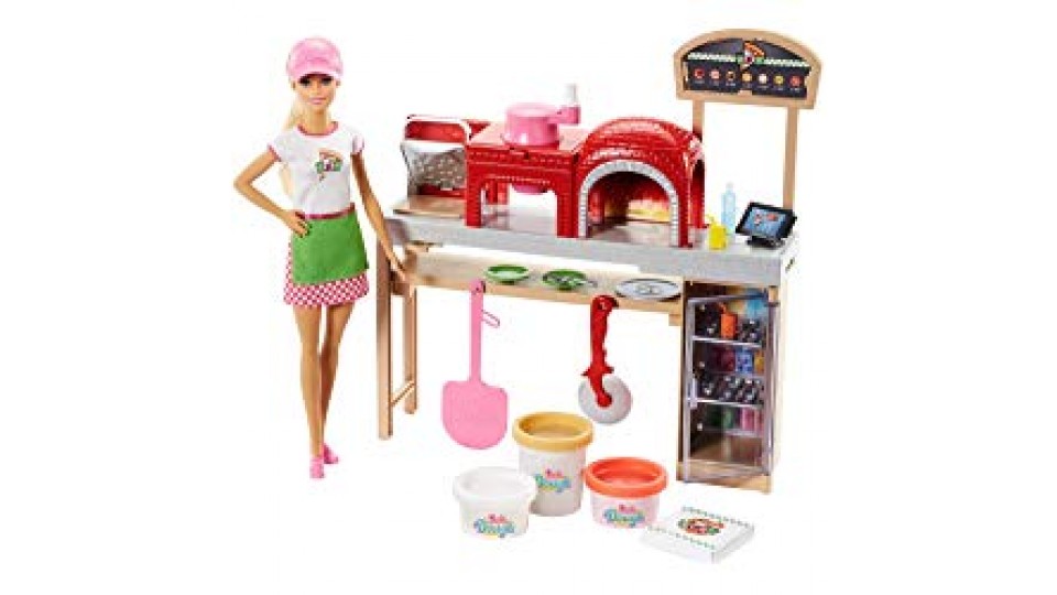 Barbie - La Pizzeria con Bambola, Tavolo per Le Pizze, 3 Vasetti di Pasta da Modellare e Accessori, FHR09