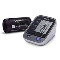 OMRON M7 Intelli IT Misuratore di Pressione da Braccio, Connessione Bluetooth per App OMRON Connect, Bracciale Intelli Wrap Cuff