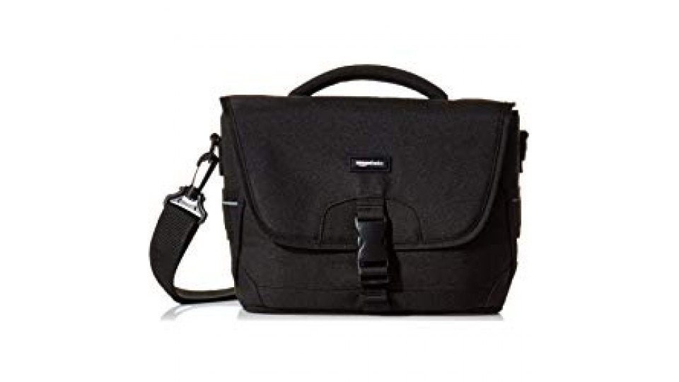AmazonBasics - Borsa a tracolla media per macchina fotografica reflex e accessori,  Nero con interno arancione