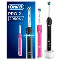 Oral-B PRO 2 2950N CrossAction Spazzolino Elettrico Ricaricabile con 2 Manici Connessi, di cui 1 Rosa e 1 Nero, 2 Testine di Ricambio e 2 Modalità, tra cui Protezione Gengive, Idea Regalo Natale