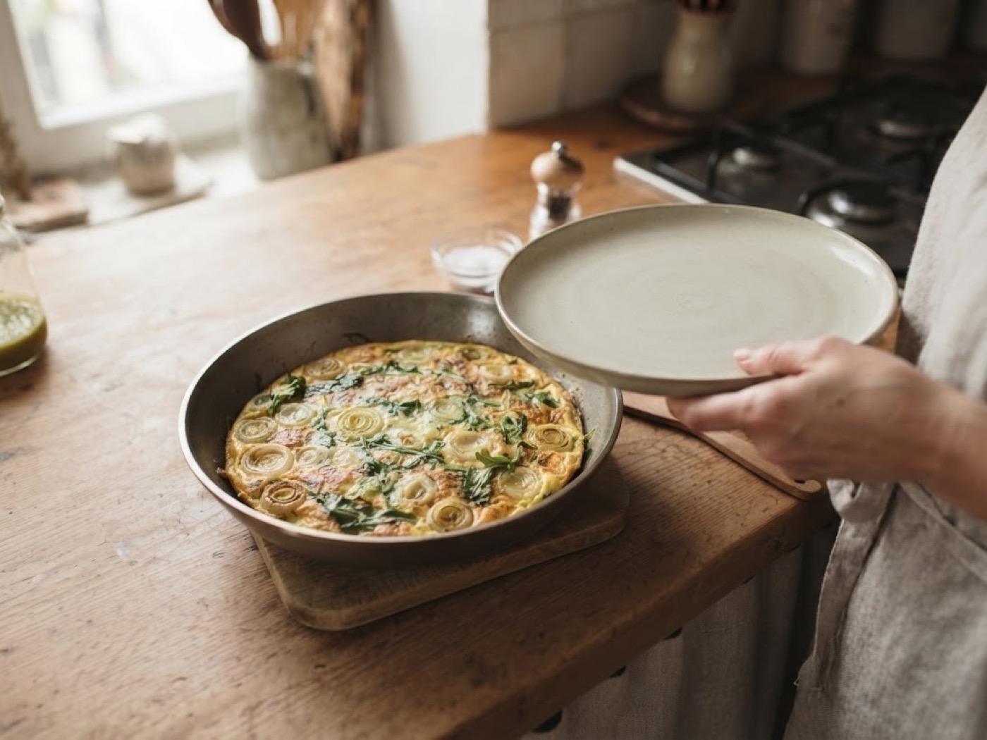 Frittata in padella con cipollotti, passaggio 3