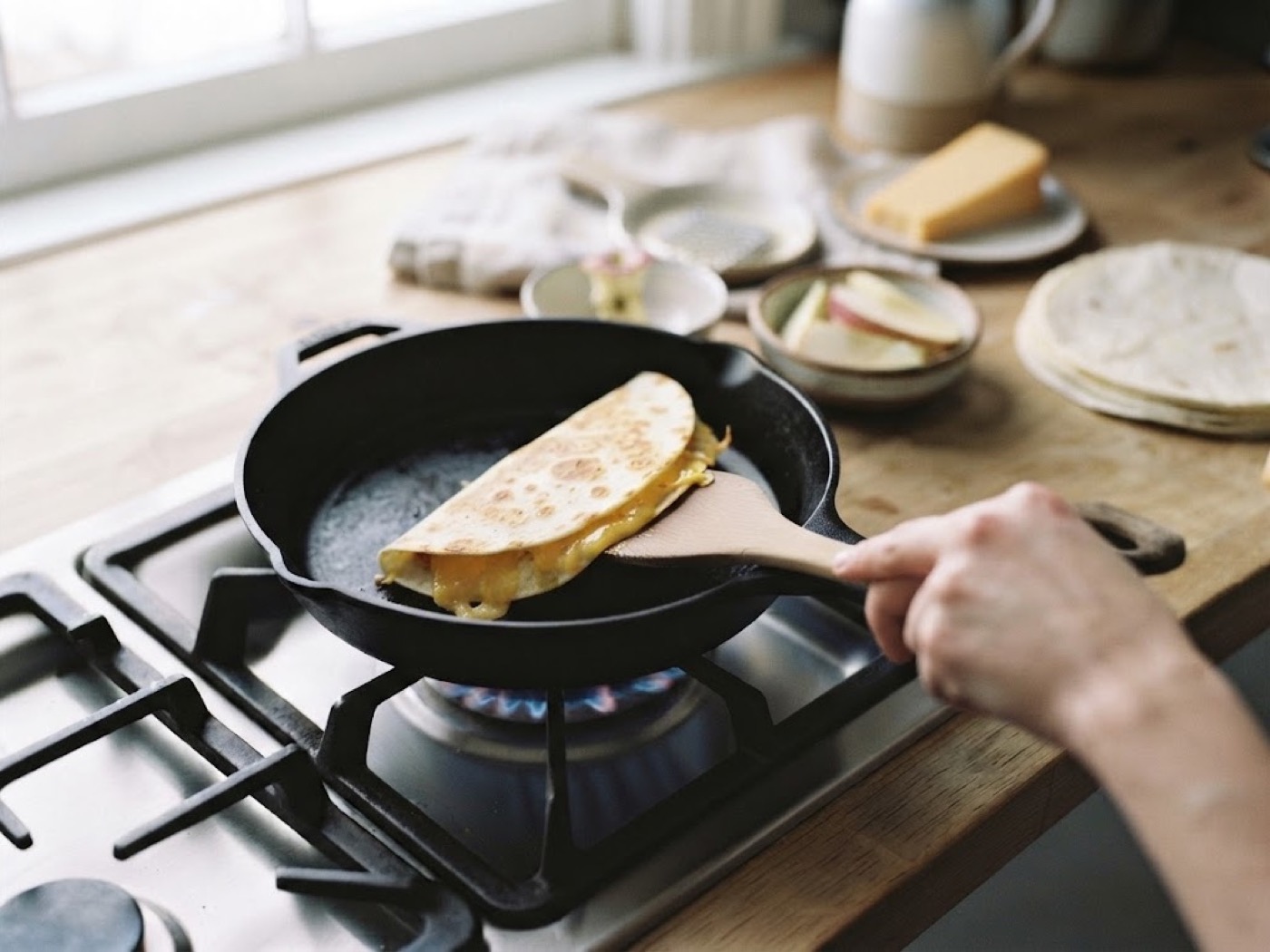 Questa dilla mela e cheddar, passaggio 5
